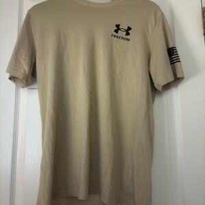 Under Armour Men's Short Sleeve Tee in Tan
